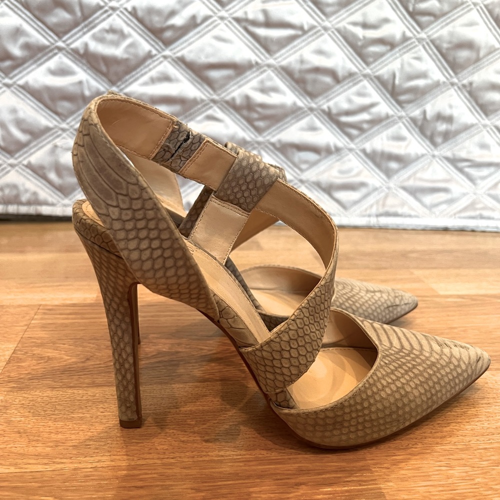 Vince Camuto stiletto gray leather heels